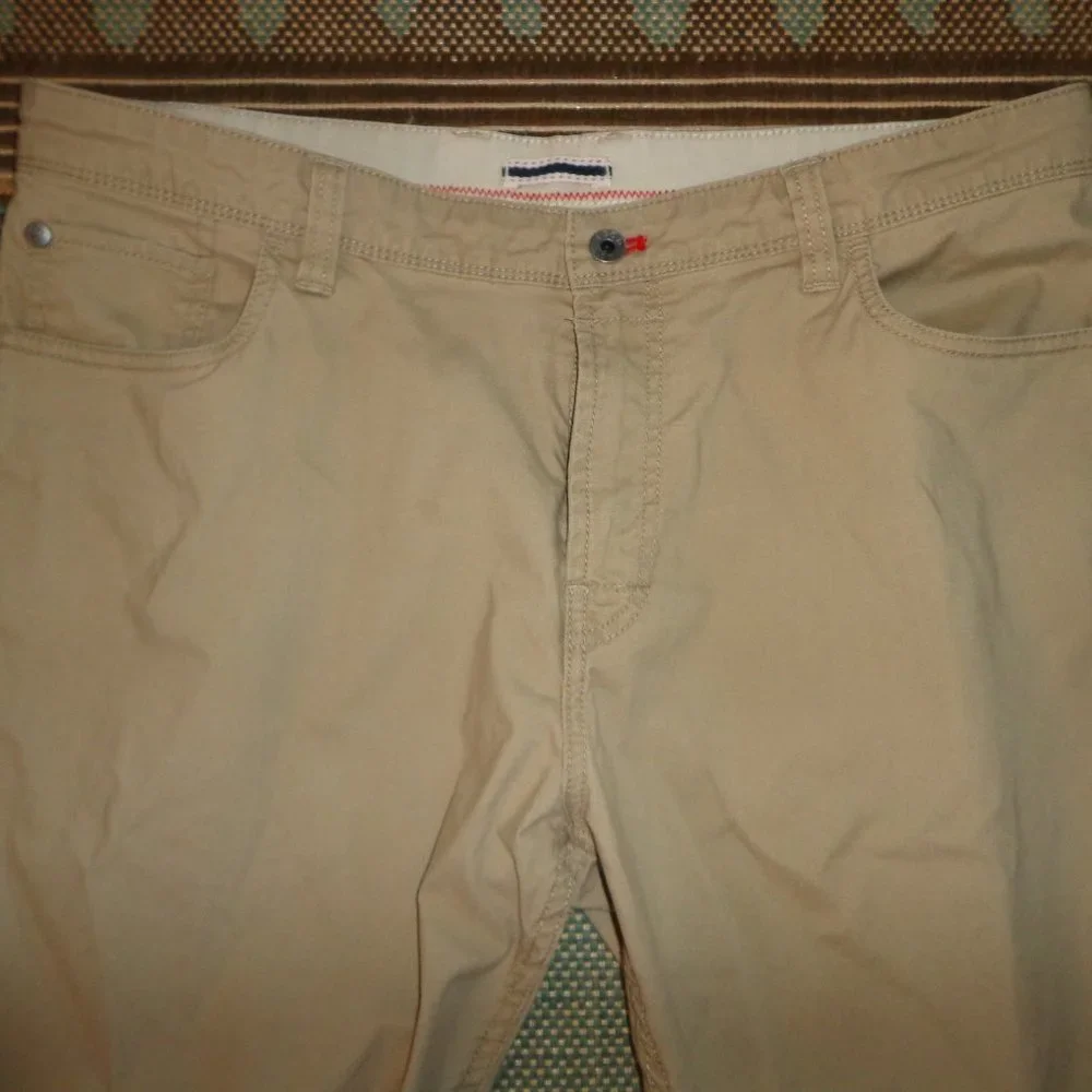 IZOD Saltwater Straight Fit Chino Pants 36W x 32L Khaki Zip/Button Closure